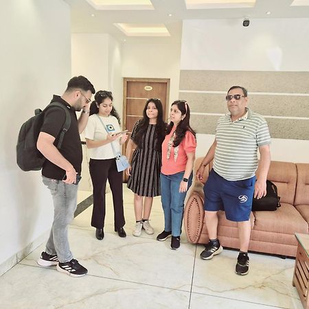 Marina Suites Airport Hotel Kochi Buitenkant foto