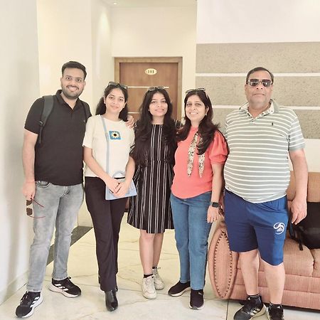 Marina Suites Airport Hotel Kochi Buitenkant foto
