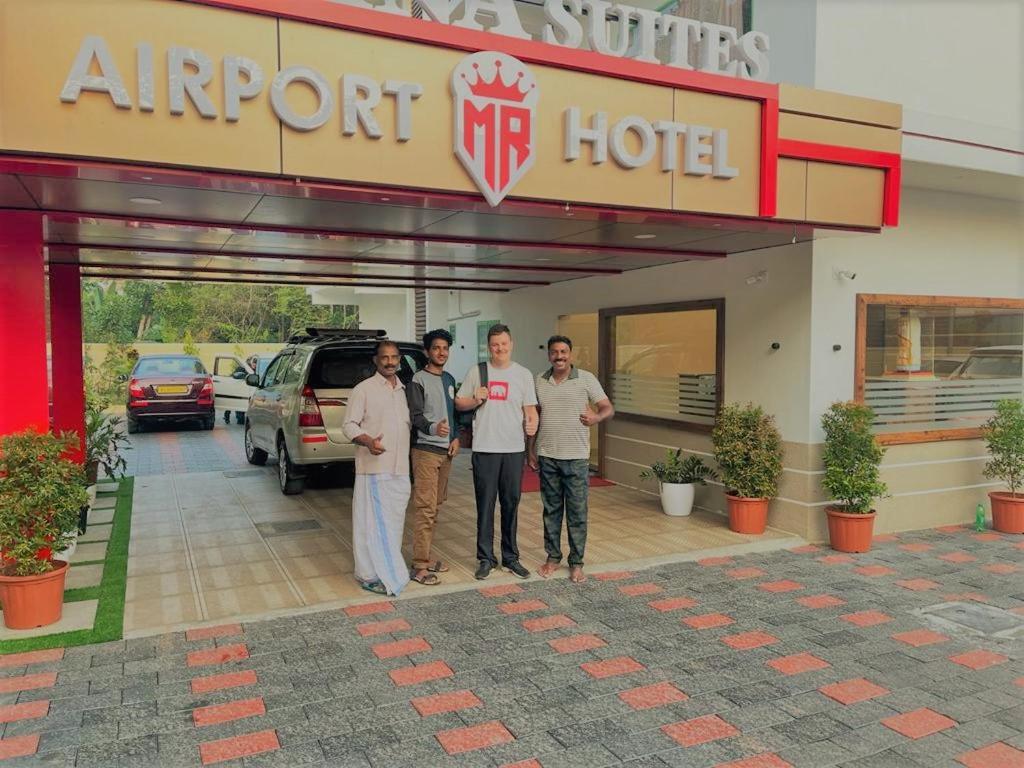 Marina Suites Airport Hotel Kochi Buitenkant foto