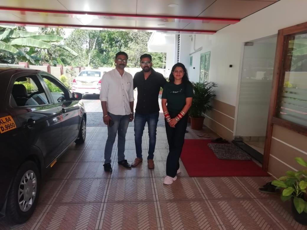 Marina Suites Airport Hotel Kochi Buitenkant foto