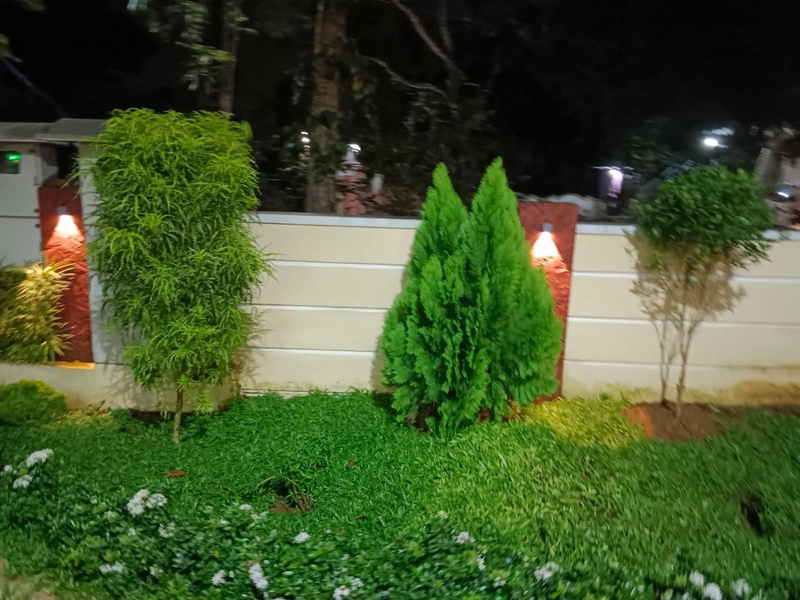 Marina Suites Airport Hotel Kochi Buitenkant foto