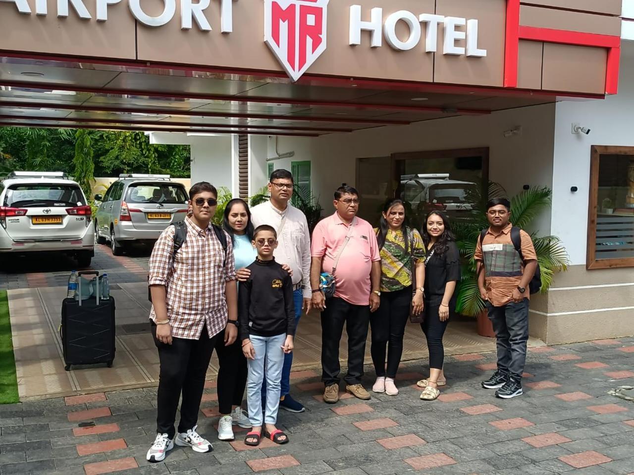 Marina Suites Airport Hotel Kochi Buitenkant foto