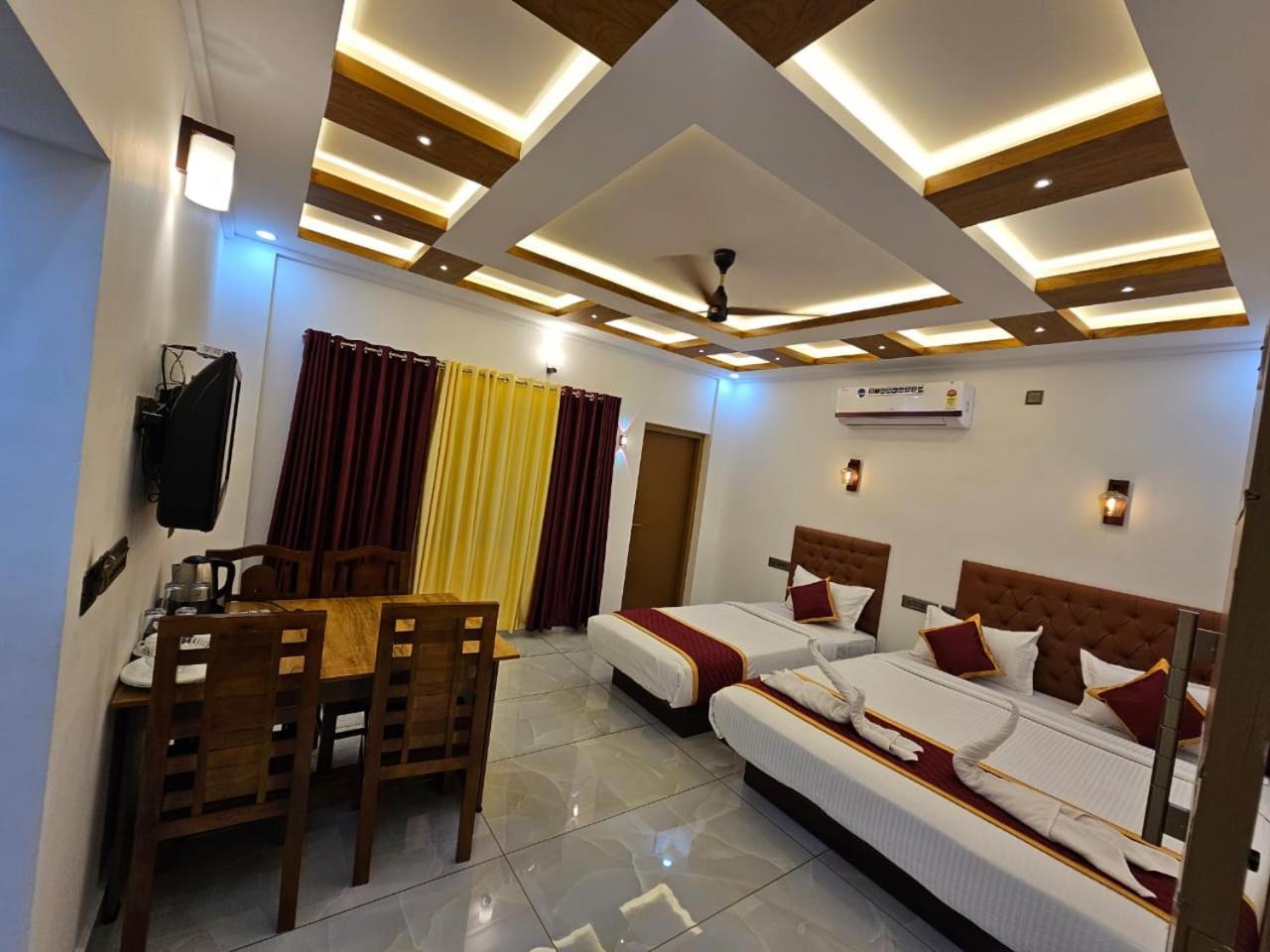 Marina Suites Airport Hotel Kochi Buitenkant foto